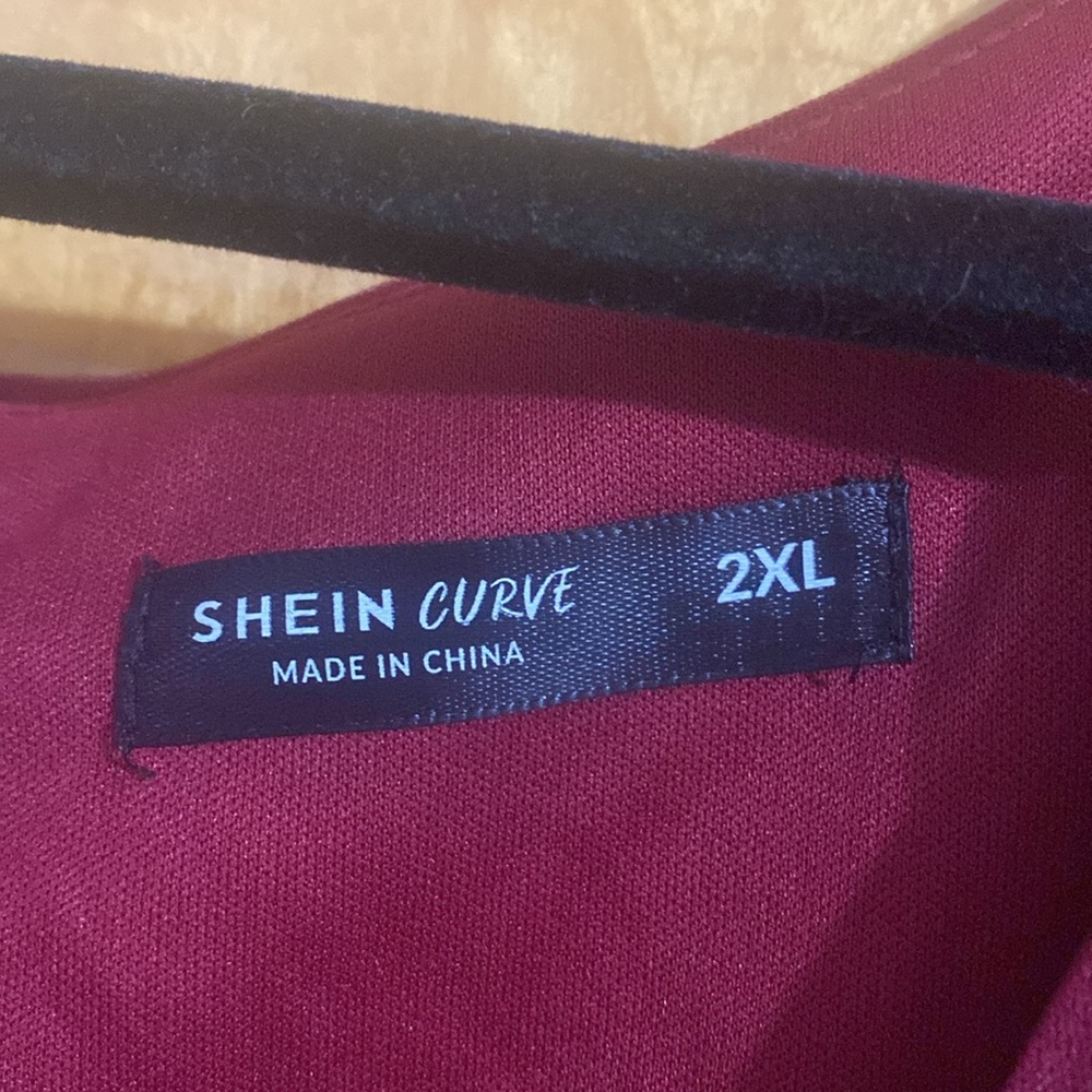 Shein Curve formal dark red and black formal dress - Picture 3 of 8